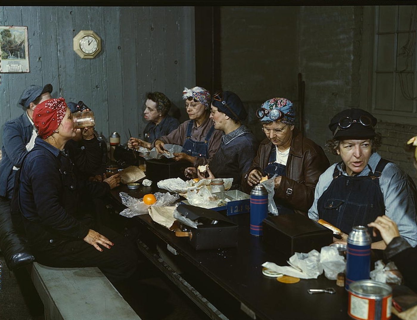 Railroad roundhouse women workers at lunch, Clinton, Iowa, 1943